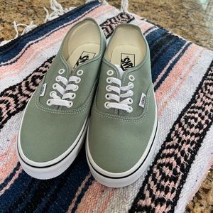 Authentic vans iceberg green women’s 8.5/mens 7